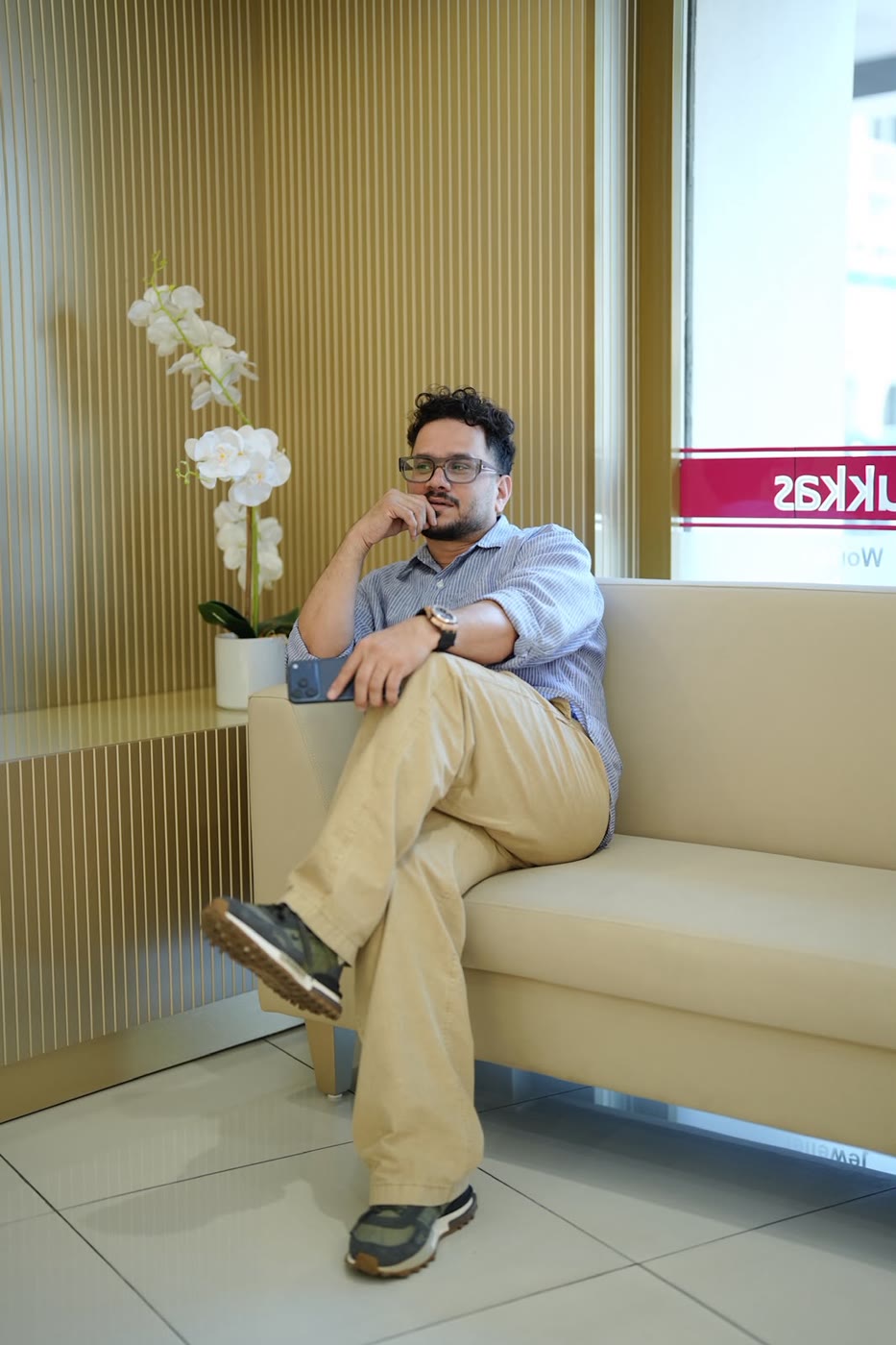 Shameem (NK.VLOG), seated portrait